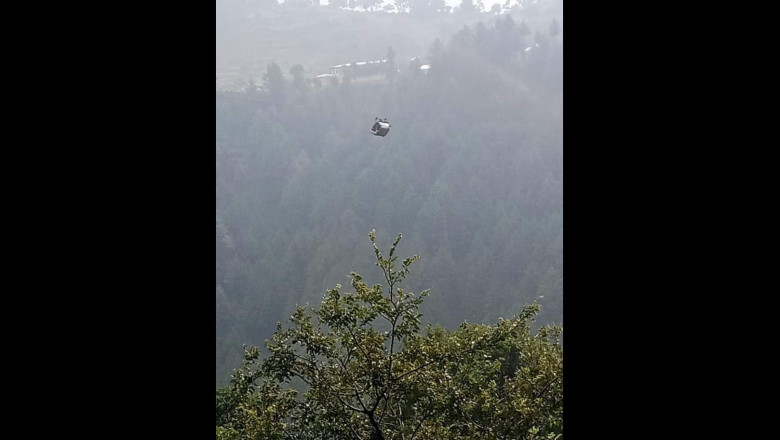 Photo of video | Șase copii atârnă la aproape 300 de metri înălțime într-un telescaun, după ce un cablu s-a rupt